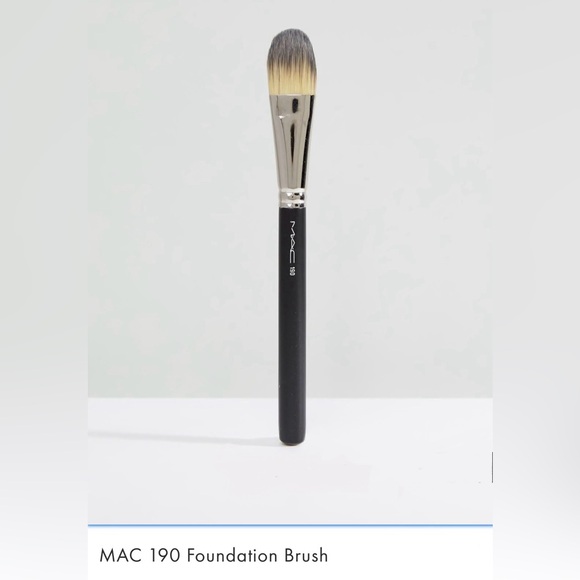 MAC Cosmetics | MAC 190S Foundation Brush | Fan Favorite, Pro-quality (new) - Picture 2 of 8